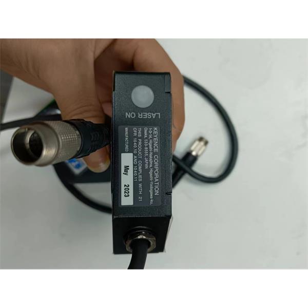 日本KEYENCE基恩士LK-G5000高精度CMOS激光位移傳感器主模塊LK-G5001V*1*2