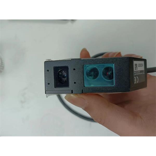 日本KEYENCE基恩士LK-G5000高精度CMOS激光位移傳感器主模塊LK-G5001V*1*2